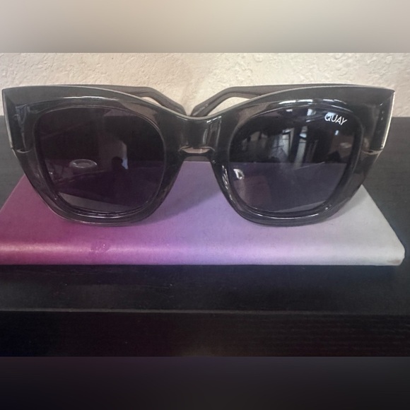 QUAY After Hours Bevel Polarized Crystal Black Smoke Sunglasses With Case - Picture 2 of 7